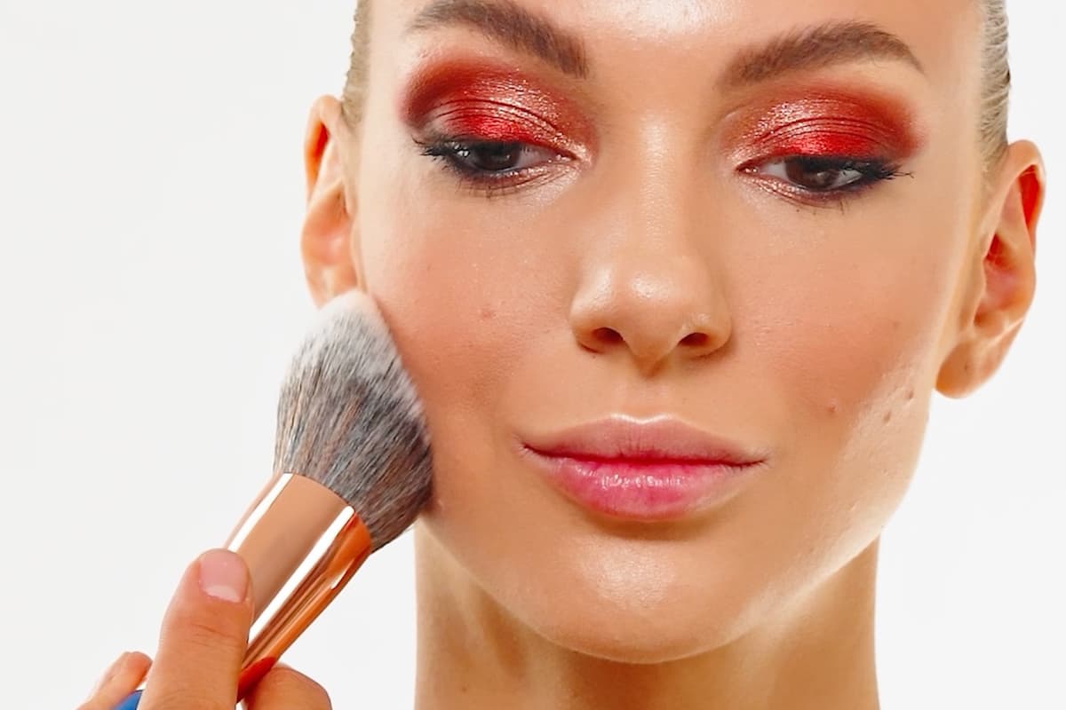 Glow Season: Tips for Bronzed Definition Year-Round