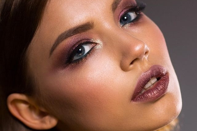 Texture Play – Matte vs. Dewy Finishes